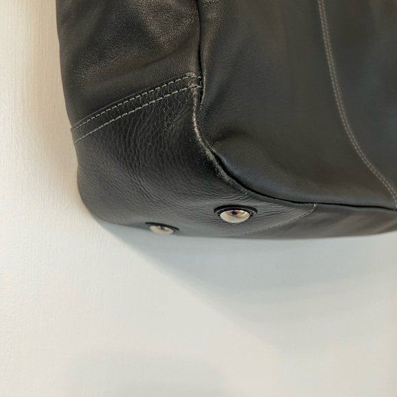 Coach Black Pleated Soft Leather Logo Charm Zip Closure Shoulder Bag Womens - Picture 8 of 9